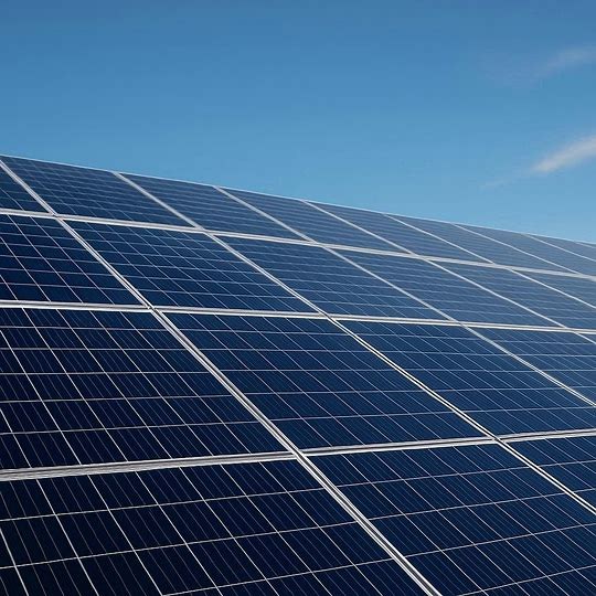 Instalasi PLTS komersial/industri